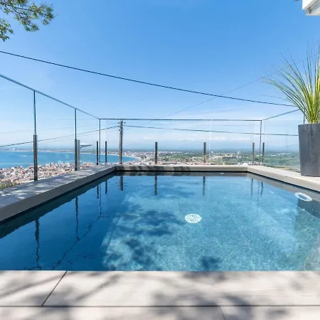 Pitagoras By Interhome * Roses