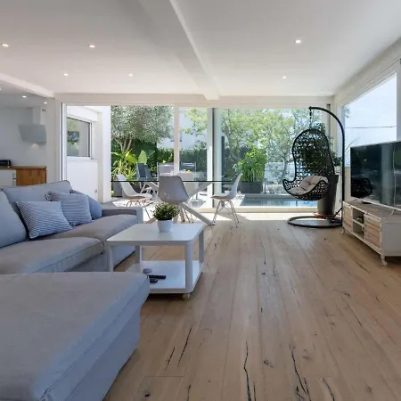 Pitagoras By Interhome * Roses