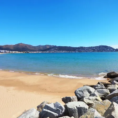 Pitagoras By Interhome * Roses